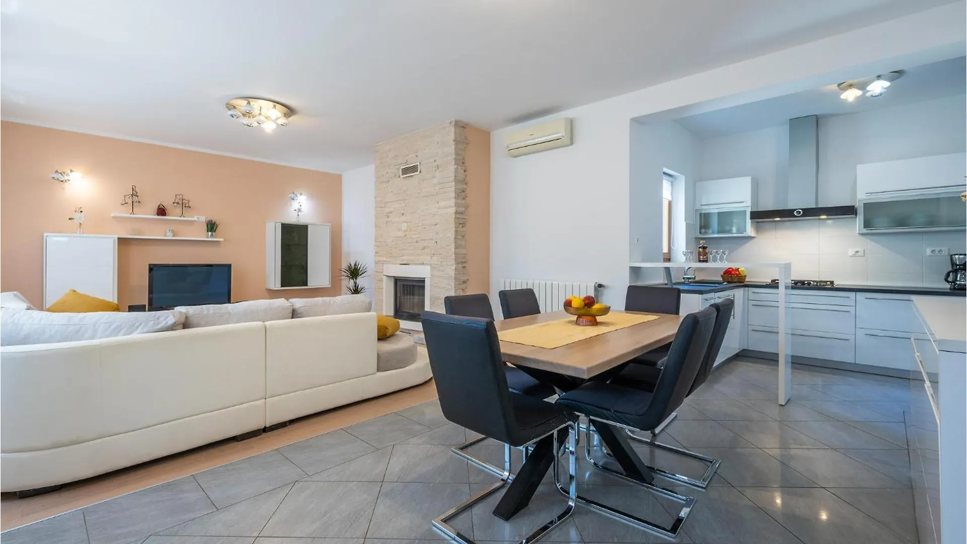Lovely Home In Susnjevica With Kitchen 0*,