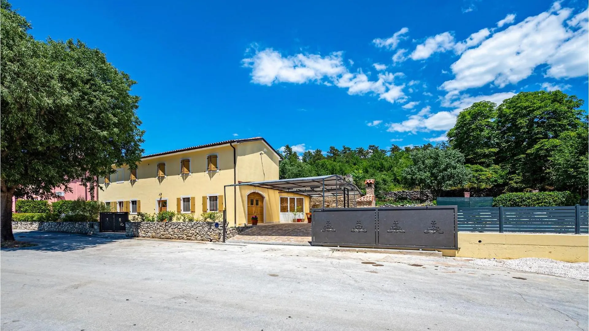 Lovely Home In Susnjevica With Kitchen
