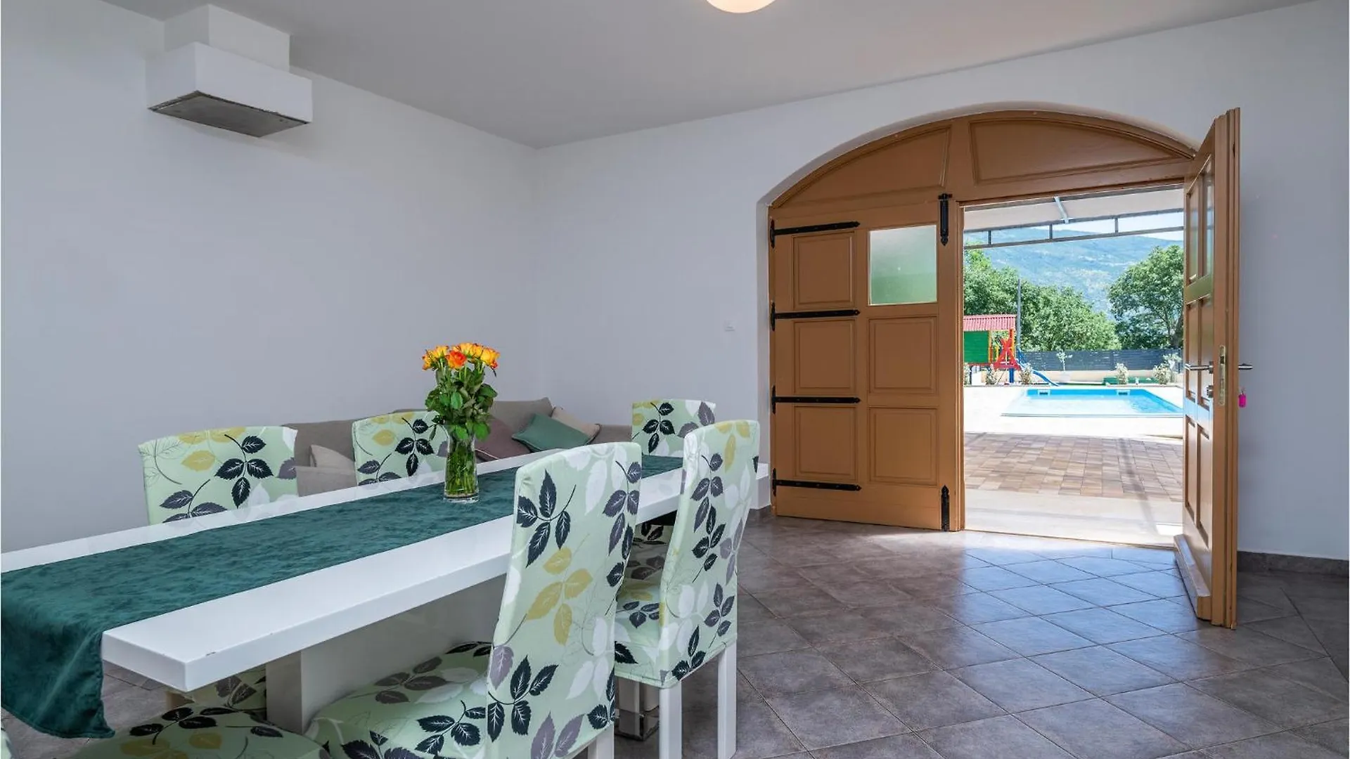 Holiday home Lovely Home In Susnjevica With Kitchen